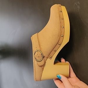 A.N.A Jamul Tan Clogs